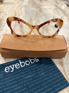 NWT eyebobs Cat-Eye Reading Glasses in Amber Tortoise, power 2.0 with case/cloth